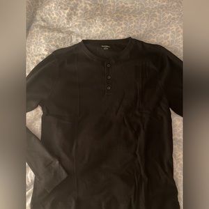 Large Old Navy black waffle-knit three button henley with built in flex